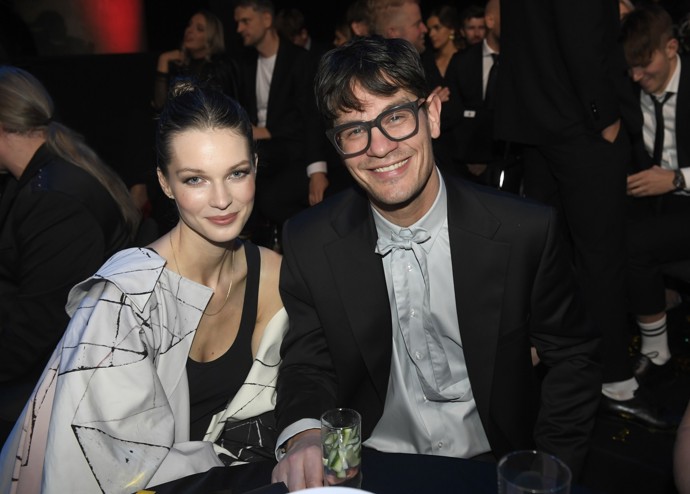 Na sociálních sítích pak ostře zkritizovala, že repatriační lety hradí cestujícím stát.