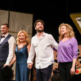 Představení Přání vzniklo k narozeninám herečky Jany Paulové. 