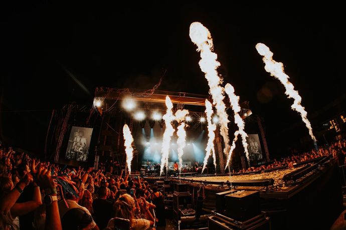 Chinaski si pro fanoušky přichystali skvělou show.