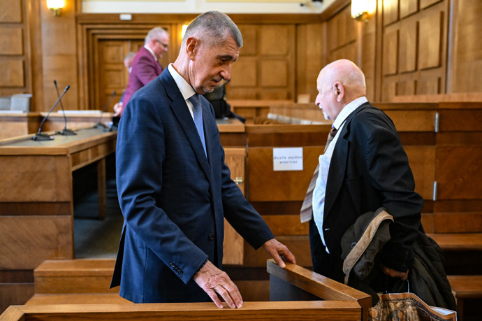 Andrej Babiš je dnes stejně starý jako 71 letý lídr kapely Elán Jožo Ráž.