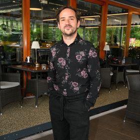 Herec nám trochu připomínal španělského tanečníka během obědové pauzy. 