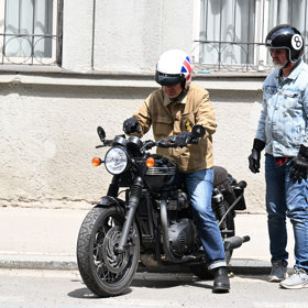 Každý z bratrů Matáskových má jinou helmu.