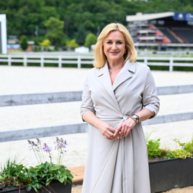 Terezie Tománková vede pořad PARTIE Terezie Tománkové.