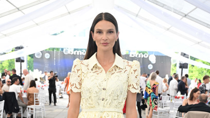 FOTO: Nikol Švantnerová dorazila na Fashion Night Brno v světle žlutých šatech.