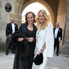 Kombinace černé a bílé působila elegantně a sofistikovaně, ale zároveň svěže, moderně i symbolicky.