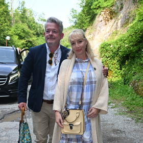 Nechyběl ani Aleš Háma s manželkou a jeho domácí utopenci, které přinesl jako svatební dar. 