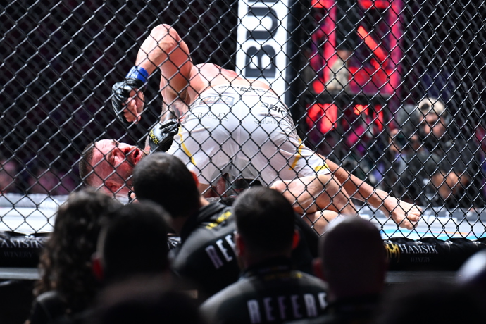 Karlos Vémola vs. Attila Végh. 