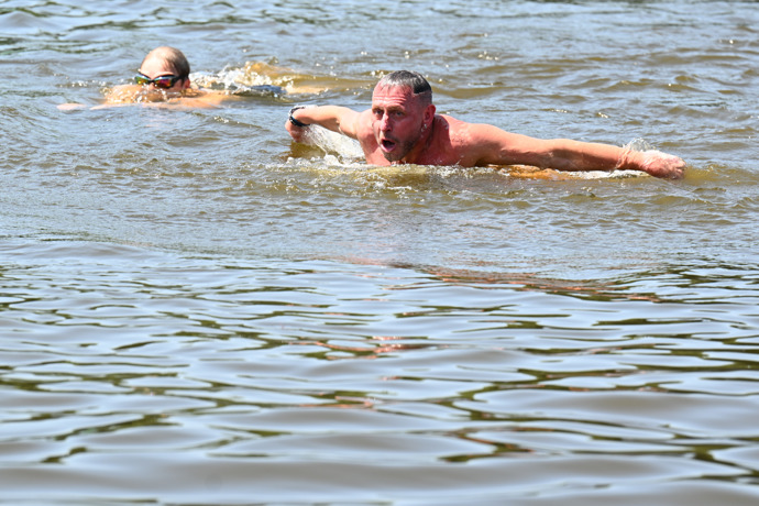 Jan Tuna si zaplaval pro dobrou věc.