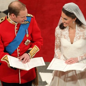 Princezna z Walesu proslula decentní a za všech okolností upravenou manikúrou. Třeba jako na svatbě s princem Williamem v roce 2011.