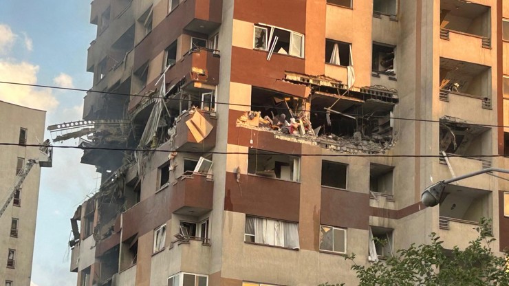 Izrael zaútočil na íránské jaderné vědce .