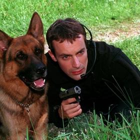 Burkhard byl ze svého hereckého kolegy nadšený. Dokonce se kvůli roli přestěhoval z Los Angeles do Vídně.