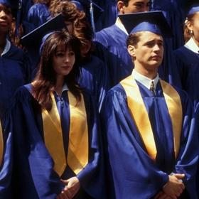 Střední škola West Beverly nikdy neexistovala. Beverly Hills High School ano, ale vedení nesvolilo k užívání jejího názvu.