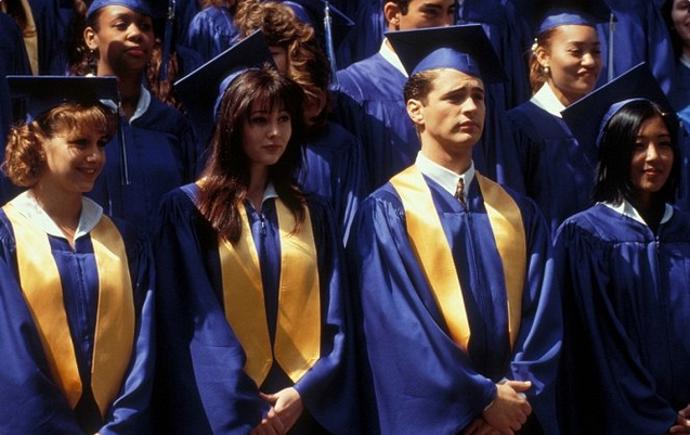 Střední škola West Beverly nikdy neexistovala. Beverly Hills High School ano, ale vedení nesvolilo k užívání jejího názvu.