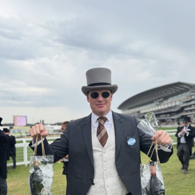 Europoslanec Filip Turek byl pozván na Royal Ascot.