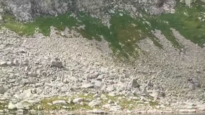 FOTO: Lidé se ve vedru koupali v horských jezerech.