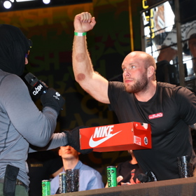 René Rendys dostal od Žraloka dárek.