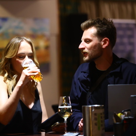 Elizaveta Maximová nepohrdla pivečkem.