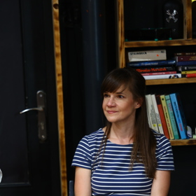 Michaela Studená na křtu knihy Nely Moravcové.