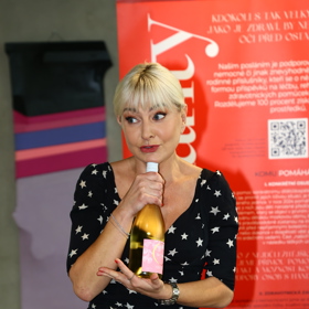 Bára Nesvadbová je známá spisovatelka.