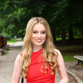 Michaela Pecháčková hraje v seriálu Zoo. 