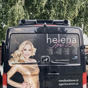 Auto, se kterým jezdí Helena Vondráčková na koncerty.