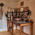 Pult, na kterém se prozatím odehrává kuchařské umění Pavla Berkyho.