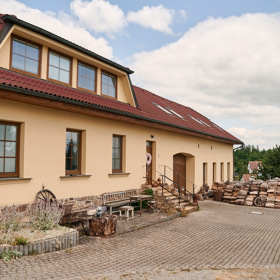 Celkový pohled na průčelí domu Ladi Kerndla