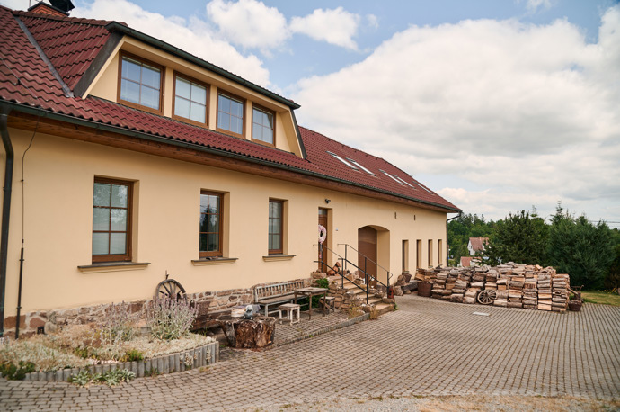 Celkový pohled na průčelí domu Ladi Kerndla