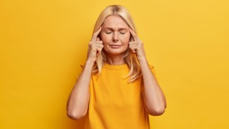 Nina (47): Táhne mi na padesát, ale máma se ke mně chová jako k malé holce. Pořád mě dusí svým strachem 