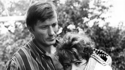 FOTO: Jiřina Bohdalová si zahrála po boku Radka Brzobohatého ve filmu Ucho.
