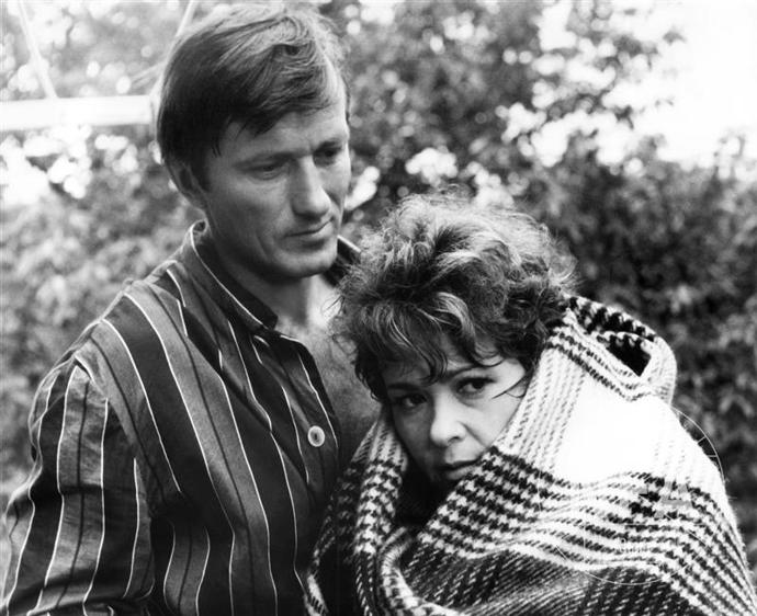 Jiřina Bohdalová si zahrála po boku Radka Brzobohatého ve filmu Ucho.