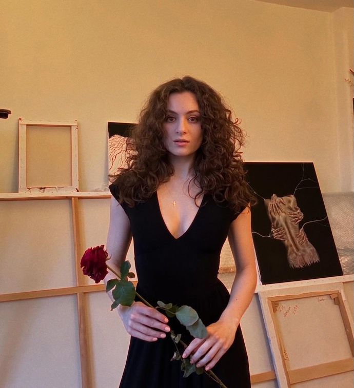 Lily je krásná žena. 