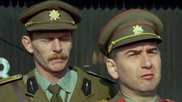 Miroslav Donutil hrál v Černých baronech šišlajícího poručíka Troníka.