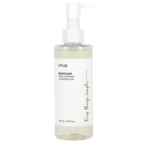 Prvním krokem je odlíčení, a to je nejlepší na bázi olejových produktů. Anua Heartleaf, čisticí pleťový olej, 200 ml, 411 Kč a po slevě 308 Kč, Cosibella.cz