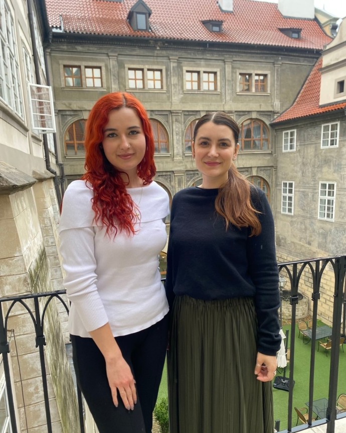 Katerina Demetrashvili absolvovala stáž u pirátské poslankyně Kláry Kocmanové. 