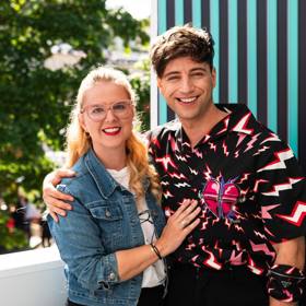 Zpěvák Milan Peroutka s redaktorkou Lifee Veronikou Novákovou.