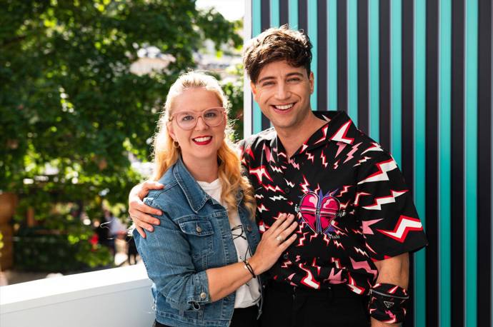 Veronika Nováková potkala v IQOS lounge Milana Peroutku a pobavili se o módě a špercích za miliony. 