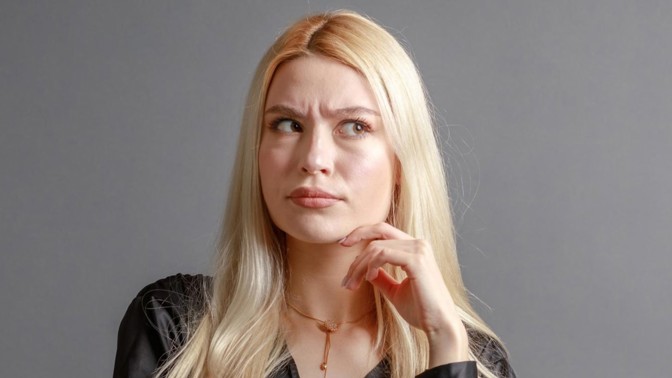 Skutečné příběhy o nevěře: Načapala jsem přítele při líbačce s mojí sestrou. Tvrdil, že si ji spletl se mnou