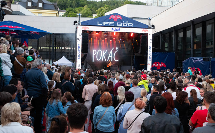 Takhle vypadal jeho koncert v Karlových Varech. 