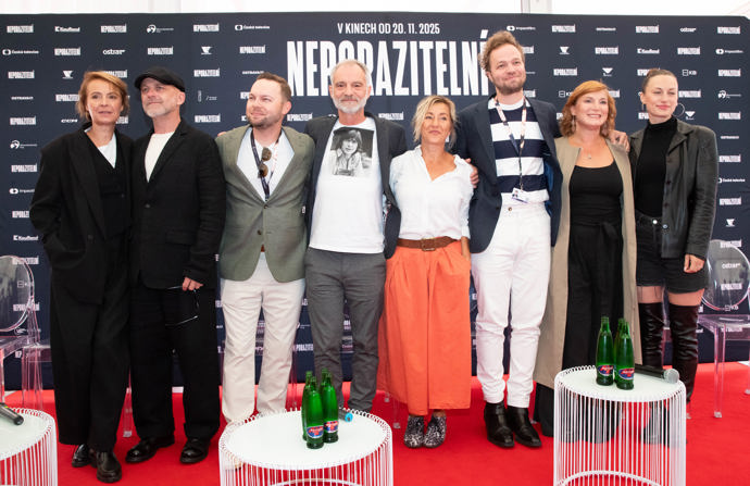 Velkou výzvou bylo pro Lenku Krobotovou v poslední době přijmout roli terapeutky ve filmu Neporazitelní. 