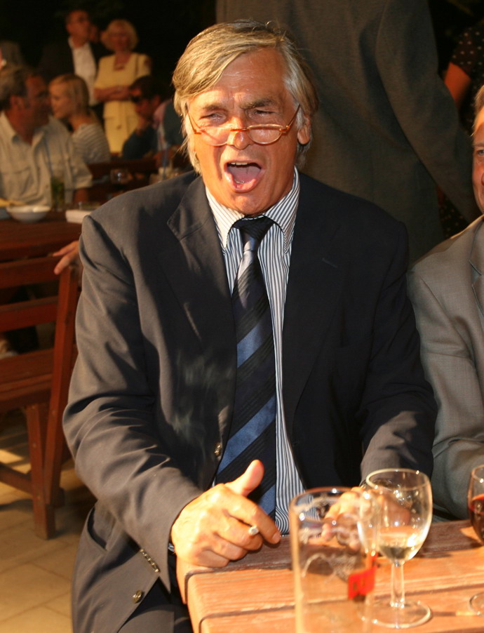 Jiří Bartoška si ve společnosti rád zanotoval oblíbené vypalovačky. 