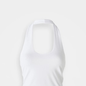 Bílý top na ramena je nadčasový kousek. Gina Tricot, 380 Kč