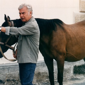 Hlavním hrdinou seriálu Dobrá voda je inženýr Jaroslav Hovora, který chovu ušlechtilých koní zasvětil celý svůj život. 