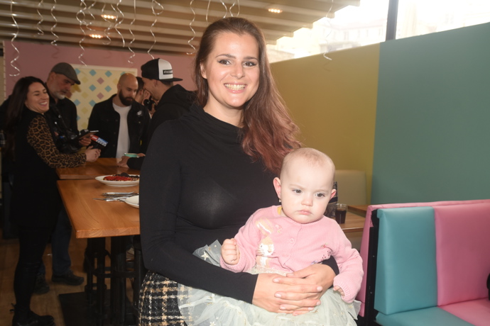 Ornella má s Josefem Koktou tři děti. Na snímku s nejmladší dcerou Lilianne. 