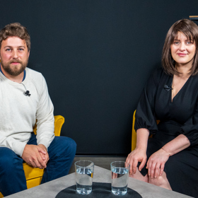 Jana Maláčová s moderátorem pořadu eXtra Host.