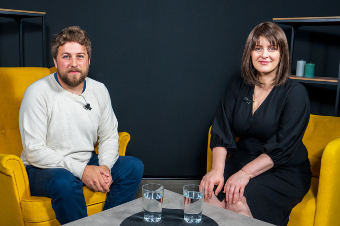 Jana Maláčová s moderátorem pořadu eXtra Host.
