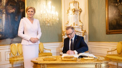 FOTO: Eva Pavlová a Petr Pavel přivítali prezidenta Polska a jeho ženu.
