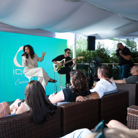 Zea na festivalu představila svoji zbrusu novou píseň. 