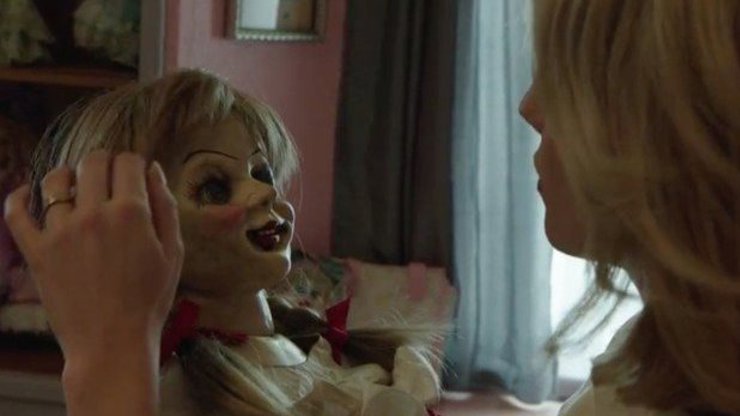 Záhadné úmrtí slavného lovce duchů. Rivera zemřel po převozu prokleté panenky, známé z hororových filmů