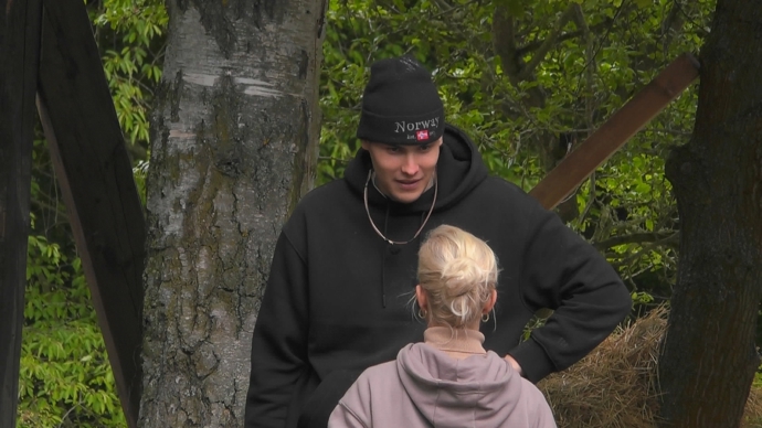 Luktuma při rozhovoru.